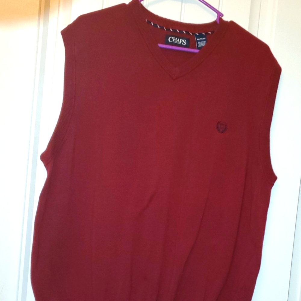 2 MENS VESTS FOR 1 PRICE. CHAPS, HAGER MENS VESTS